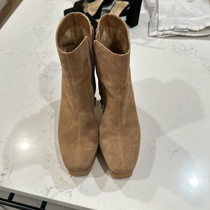 Lisa Vicky women’s boots size 6.5